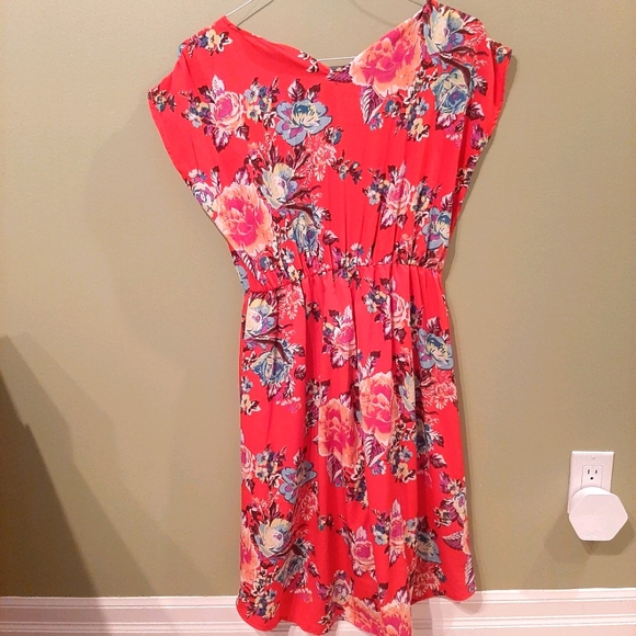 Beautiful floral summer dress - Picture 2 of 3